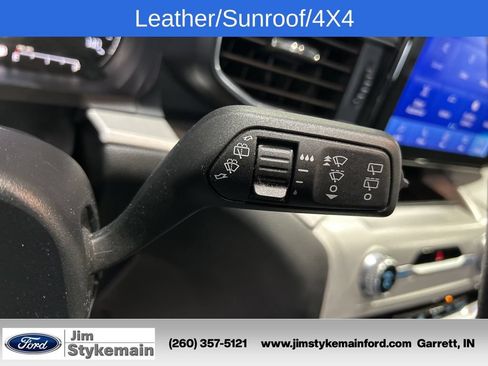 Used 2023 Ford Explorer XLT AWD/4WD image 25
