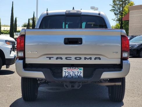 Certified 2018 Toyota Tacoma SR w/ SR Convenience Package AWD/4WD image 7
