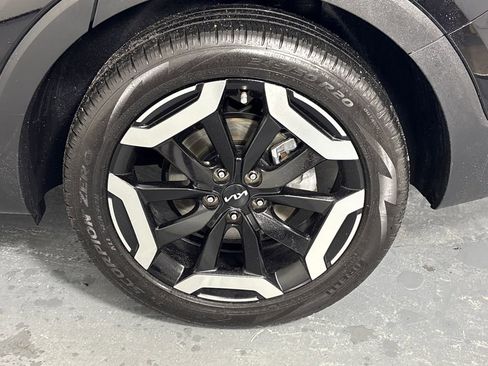 Used 2024 Kia Telluride EX w/ EX Captain's Chair Package image 39