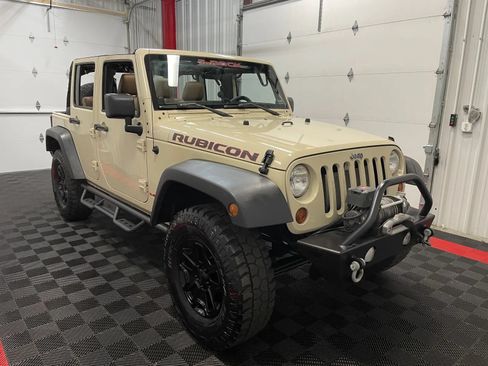 Used 2011 Jeep Wrangler Unlimited Rubicon w/ Connectivity Group AWD/4WD image 4