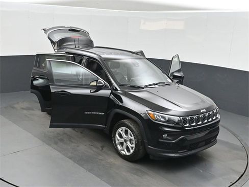 New 2026 Jeep Compass Latitude w/ Mopar Graphics Package image 50