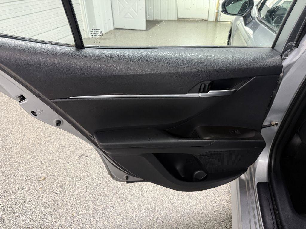 Used 2021 Toyota Camry SE FWD image 23