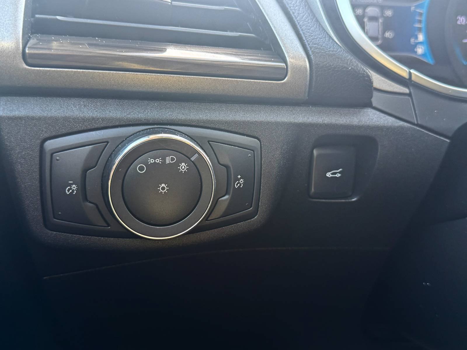 Used 2018 Ford Fusion SE w/ Equipment Group 602A FWD image 34