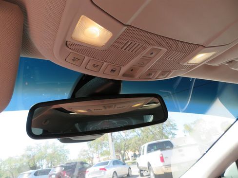 Used 2013 Lincoln MKZ Reserve image 23