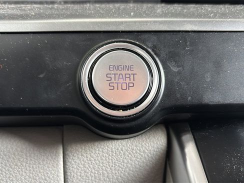 Used 2022 Kia Carnival LX image 23