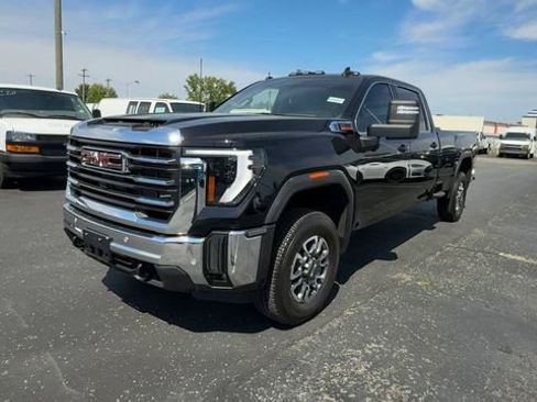 Used 2025 GMC Sierra 3500 SLE w/ SLE Value Package AWD/4WD image 4