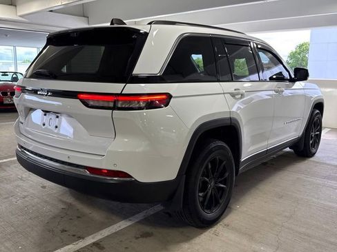 Used 2022 Jeep Grand Cherokee Limited 4xe w/ Luxury Tech Group II AWD/4WD image 5