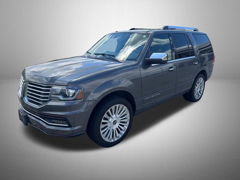 Used 2015 Lincoln Navigator 4WD image 2