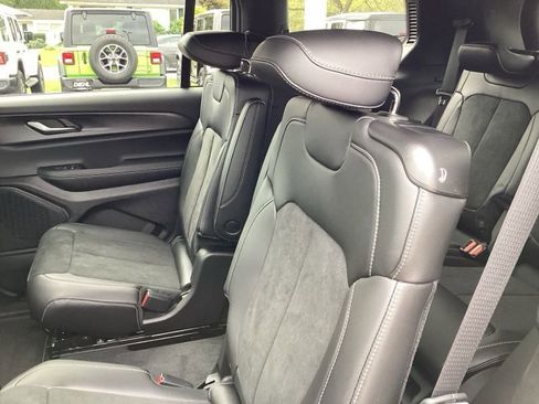 New 2025 Jeep Grand Cherokee L Altitude AWD/4WD image 21