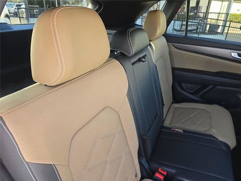 Used 2025 Volkswagen Atlas Cross Sport SE image 26