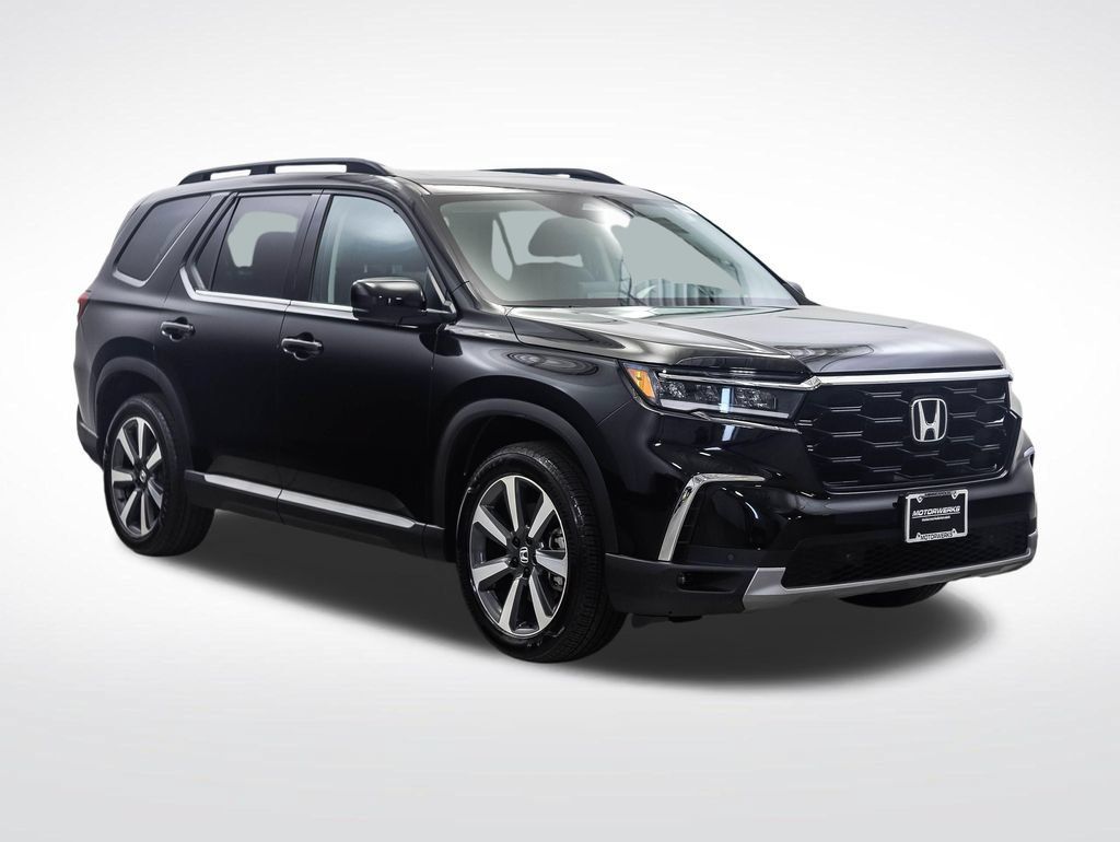 Used 2023 Honda Pilot Touring image 7