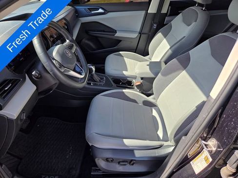 Certified 2022 Volkswagen Taos SE w/ Panoramic Sunroof Package image 11