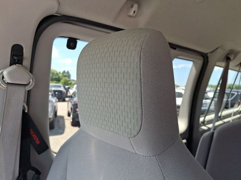 Used 2011 Ford E-350 and Econoline 350 XLT RWD image 18