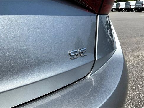 Used 2025 Volkswagen Jetta SE FWD image 25