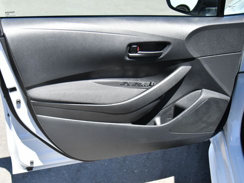 Used 2025 Toyota Corolla LE FWD image 13