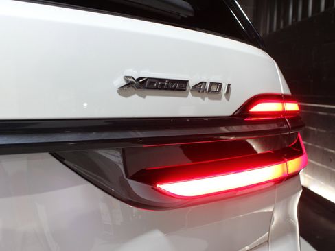 Used 2024 BMW X7 xDrive40i image 13