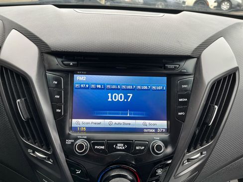 Used 2016 Hyundai Veloster Turbo image 17