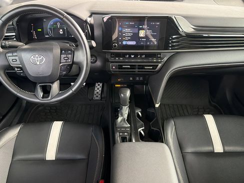 Used 2025 Toyota Camry SE FWD image 15