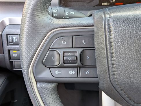 Used 2025 Toyota 4Runner SR5 AWD/4WD image 19