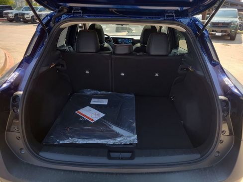 New 2026 Nissan Kicks SR w/ SR Premium Package FWD image 8