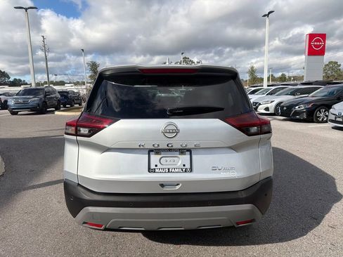 Used 2023 Nissan Rogue SV image 7