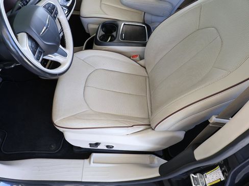 Used 2020 Chrysler Pacifica Limited w/ Tire & Wheel Group image 46