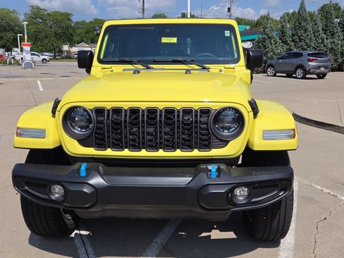 Used 2024 Jeep Wrangler Unlimited w/ Convenience Group AWD/4WD image 5