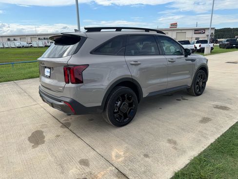 Used 2025 Kia Sorento SX AWD/4WD image 8