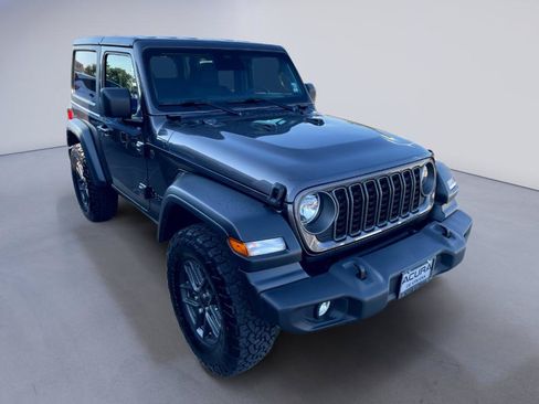 Used 2025 Jeep Wrangler Sport AWD/4WD image 4
