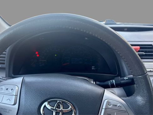 Used 2011 Toyota Camry XLE w/ XLE Extra-Value Pkg #2 FWD image 26