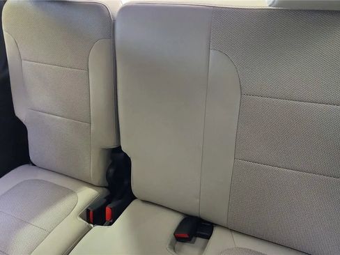 Used 2023 Chevrolet Traverse LT FWD image 34