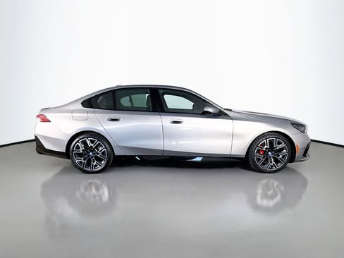 Used 2024 BMW i5 eDrive40i w/ Executive Package image 8