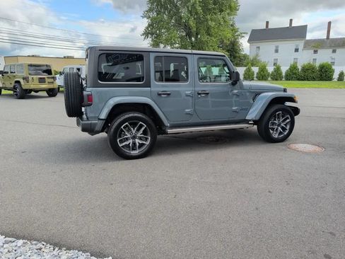 Used 2024 Jeep Wrangler Unlimited AWD/4WD image 5