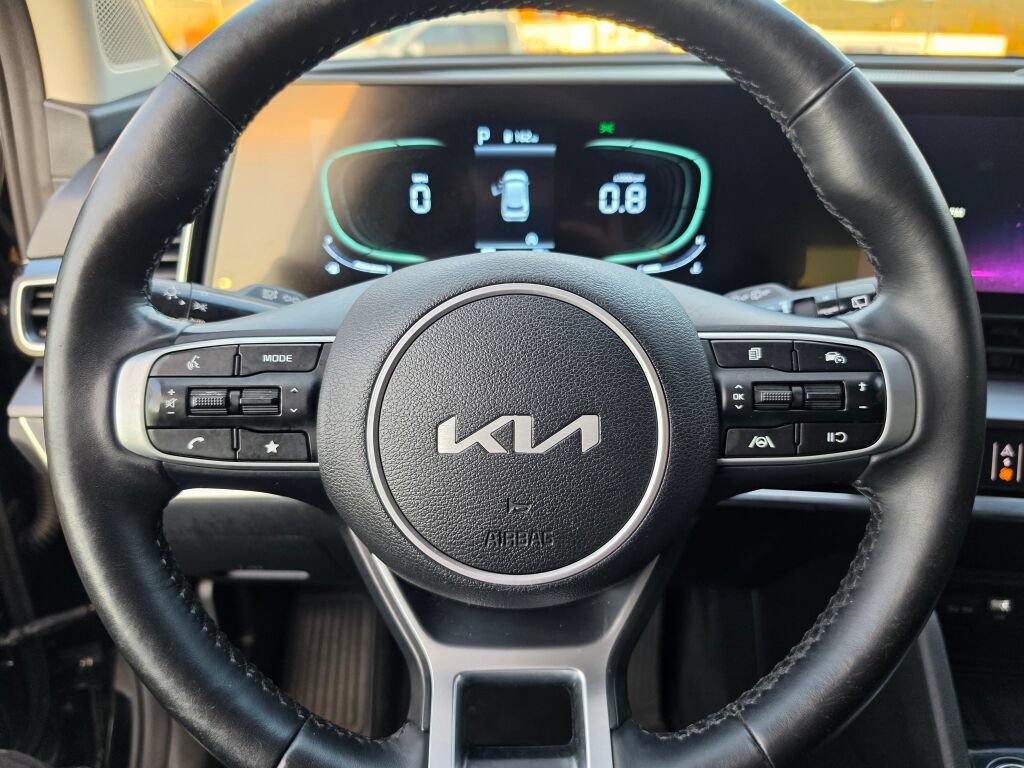 Used 2023 Kia Sportage EX AWD/4WD image 19