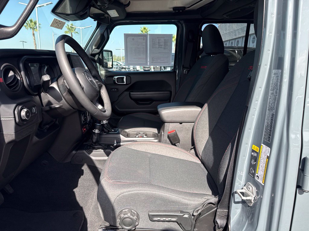 Certified 2025 Jeep Wrangler Unlimited Rubicon w/ Convenience Group AWD/4WD image 13