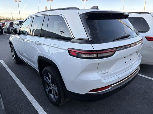 Used 2024 Jeep Grand Cherokee Limited image 7