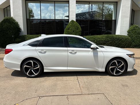 Used 2019 Honda Accord Sport image 9