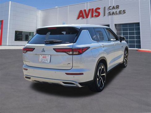 Used 2023 Mitsubishi Outlander SE image 6