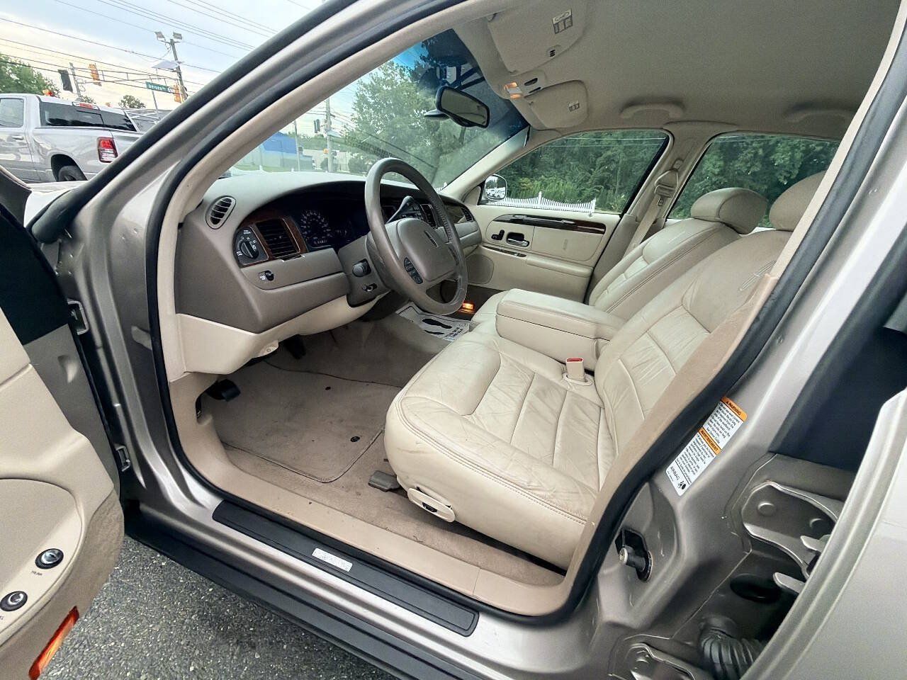Used 1999 Lincoln Town Car Signature RWD image 56