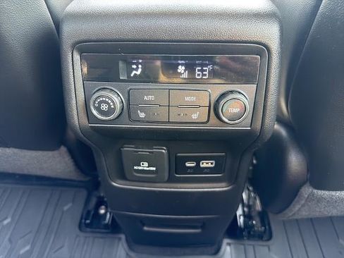 Used 2020 GMC Acadia Denali w/ Denali Ultimate Package AWD/4WD image 19