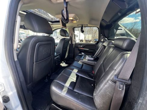 Used 2011 Chevrolet Avalanche LT image 10