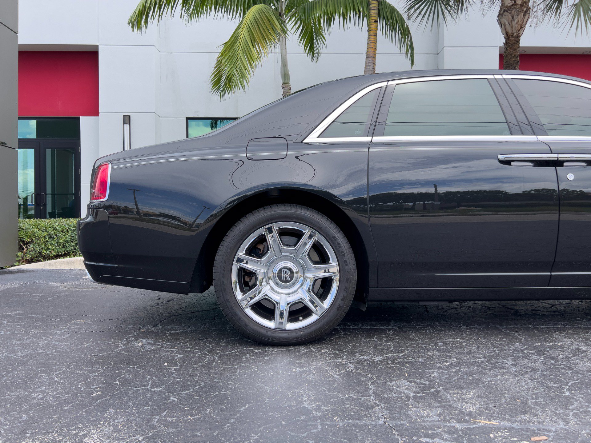 Used 2013 Rolls-Royce Ghost RWD image 9