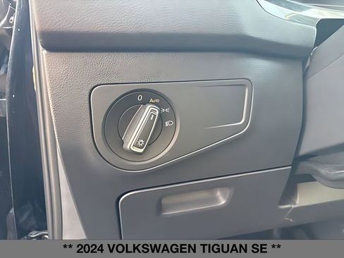 Used 2024 Volkswagen Tiguan SE AWD/4WD image 17