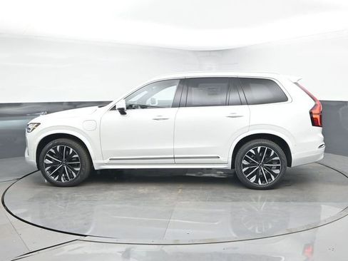 New 2026 Volvo XC90 T8 Plus w/ Protection Package Premier image 5