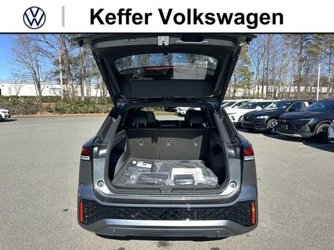 New 2026 Volkswagen Tiguan SE R-Line FWD image 36