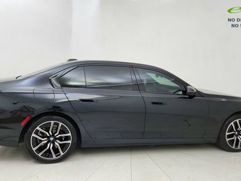 Used 2023 BMW 740i w/ Parking Assistance Package RWD image 6
