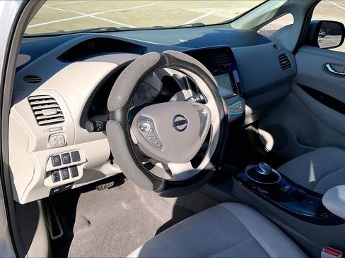 Used 2011 Nissan Leaf w/ Protection Pkg image 2
