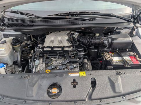 Used 2008 Hyundai Entourage Limited image 18