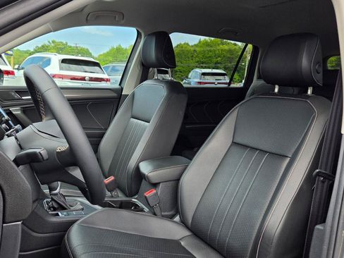 Certified 2023 Volkswagen Tiguan SE FWD image 22