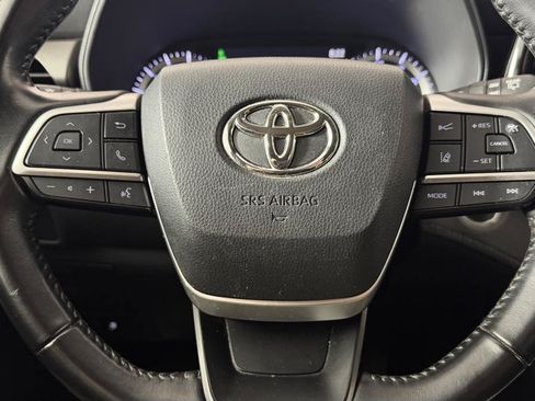 Used 2023 Toyota Highlander LE FWD image 16